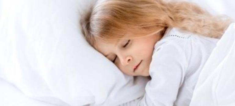 Można poprawić wzrok dziecka podczas snu