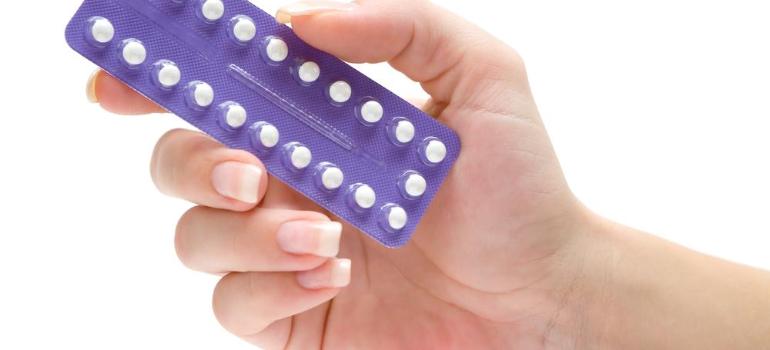 Złożona pigułka antykoncepcyjna związana ze zwiększonym ryzykiem zakrzepów krwi u otyłych kobiet