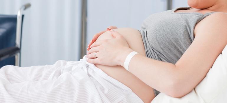 Badanie sugeruje brak związku między lekami przeciwpadaczkowymi stosowanymi w ciąży a problemami poznawczymi u niemowląt