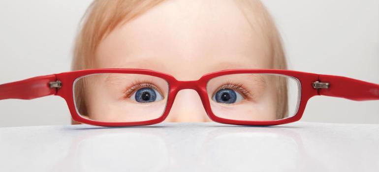 Naukowcy uważają, że dzieci z oczopląsem nie są w stanie rozpoznać twarzy