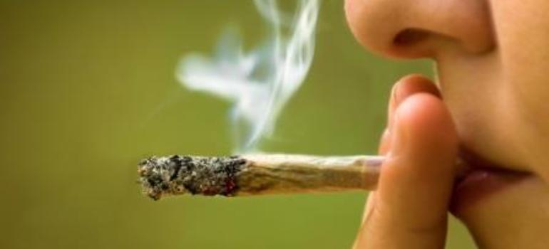 Okazjonalne palenie marihuany może powodować zmiany w strukturze mózgu