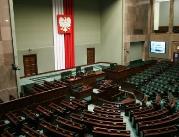Sejm uchwalił ustawy: o zdrowiu publicznym,...