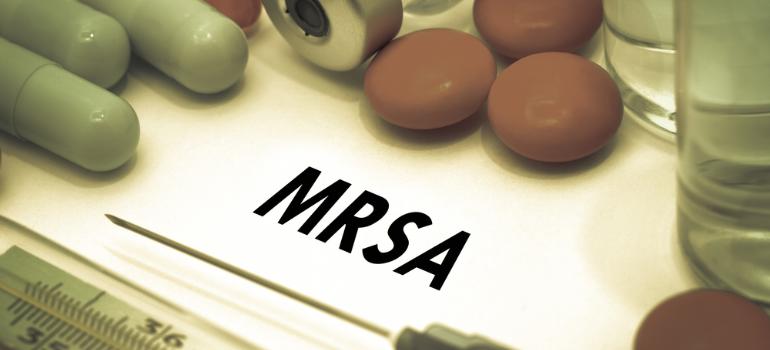 MRSA wykorzystuje chytre przynęty, by uniknąć działania antybiotyków ostatniej szansy