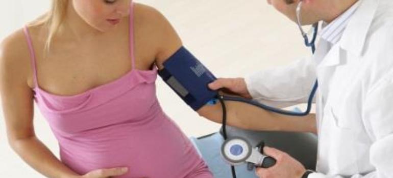 Postępowanie z przewlekłym nadciśnieniem tętniczym w ciąży