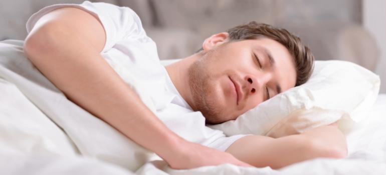 Stymulowanie fal wolnych w czasie snu korzystnie wpływa na pracę serca