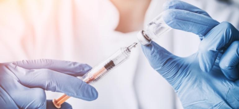 Rzecznik praw pacjenta dla "DGP": Boom na odszkodowania po szczepionkach
